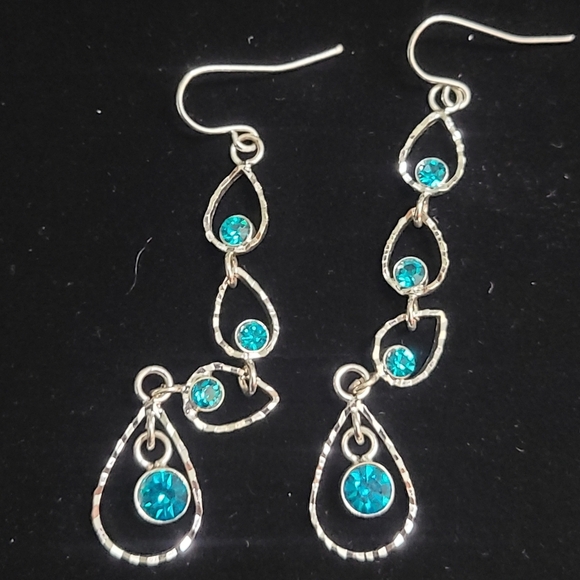 Elegant Silver Tone Blue Rhnistones Dangle Earrings - Picture 7 of 17